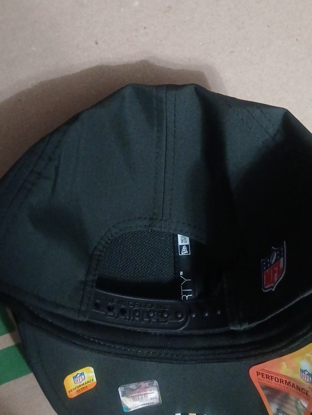 New Era New Orleans Saints 2025/26 Sideline Adjustable Hat - Picture 4 of 5